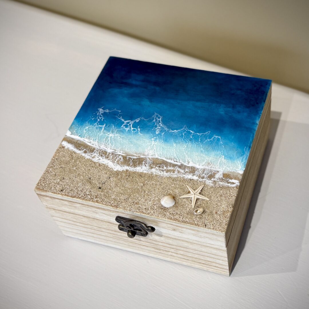 Caja de madera decorada