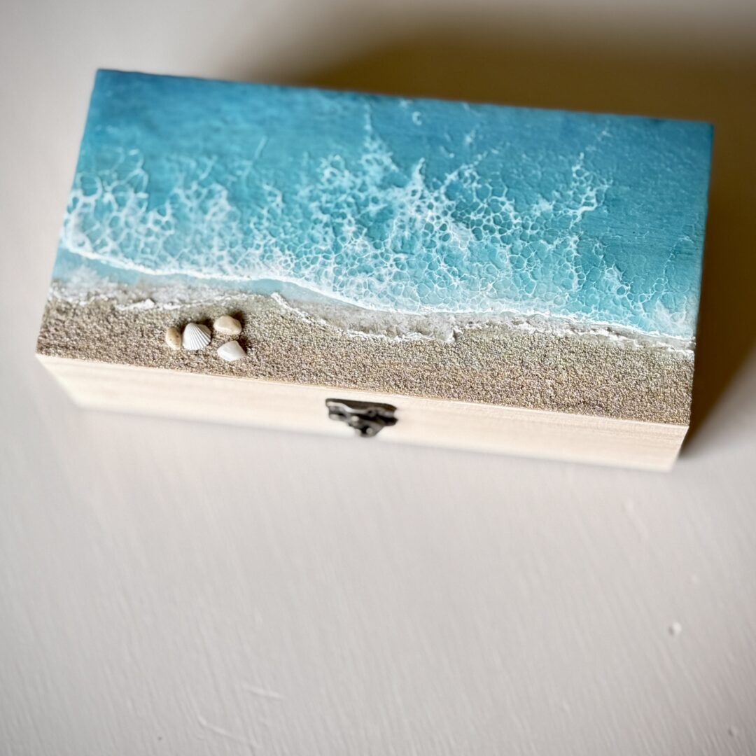 Caja de madera decorada